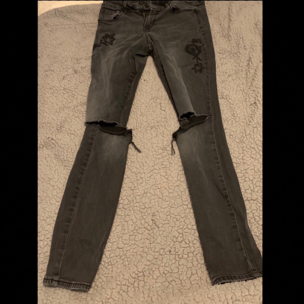 Old navy rockstar size 6 black ripped jeans